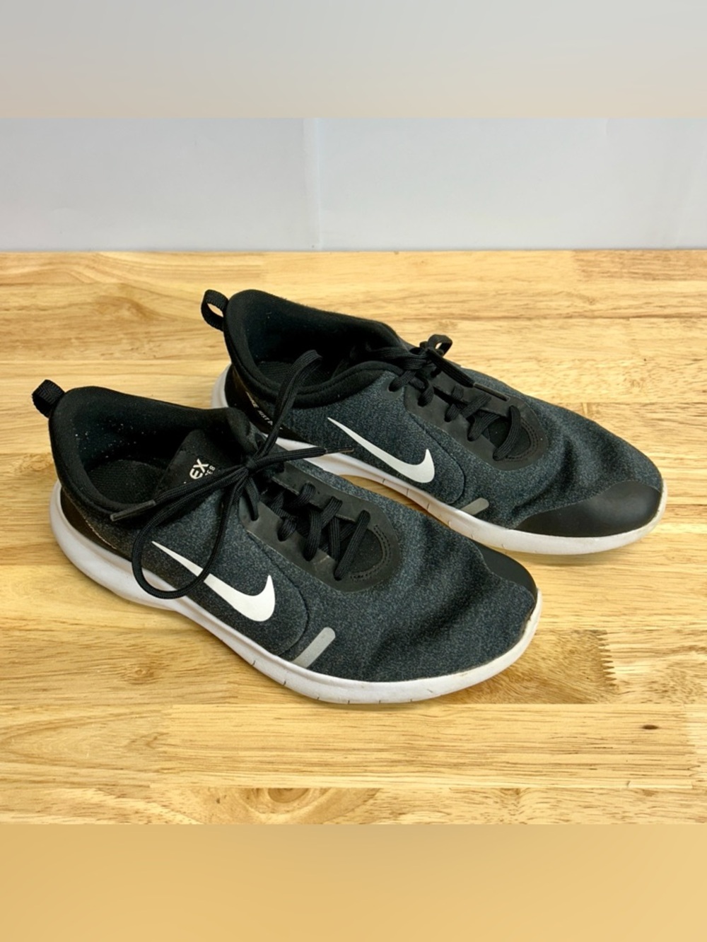 Nike Black & White Casual Trainers with Swoosh Women’s Size 9